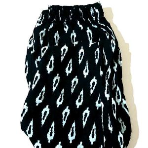 Chic Black &amp; White Ethnic Suit SetElegant three-pi