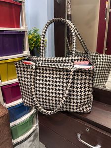 Stylish Houndstooth Tote Bag
