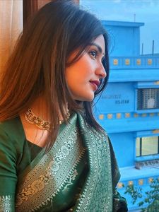 Elegant Green Silk Saree with Intricate Weave