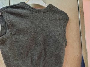 Dark Grey Sleeveless Knit Vest