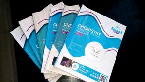 AAKASH 12TH CLASS NEET MODULES Phys+ chem only