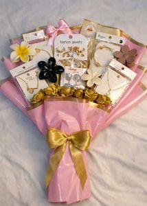 Trendy Jewelry &amp; Hair Accessories Bouquet