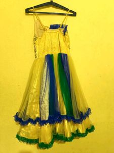 FROCK FOR GIRLS UNDER 12 TO 13 YEARS . NEWW