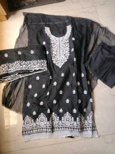 ✨Elegant Black unstitched Embroidered Kurta Set🖤