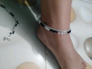 Elegant Black &amp; Silver Anklets
