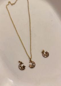 Moon &amp; Star Pendant Necklace Set