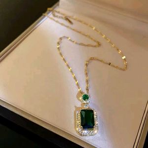New Emerald Green Pendant Necklace