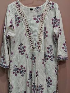 Elegant White &amp; Purple Floral Print kurta Set