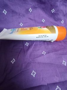 Everyuth Sunscreen On Flat 50% Discount