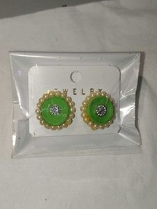 Green Round Stud Earrings with Pearls