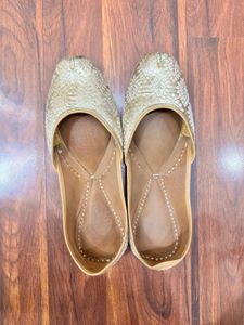 Elegant Embroidered Juttis