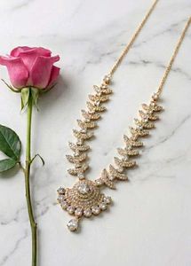 🌟 Elegant Pave Crystal Leaf Necklace