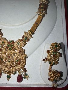 Exquisite Gold Necklace &amp; Earring Set