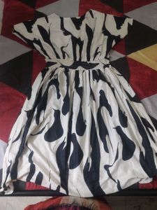 Chic Abstract Print Midi Dress