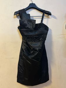 Chic Black One-Shoulder Dress
