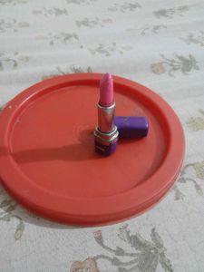 Buy 2 lipsticks Get two lipstick free