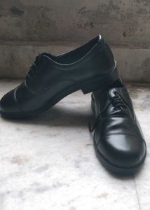 Classic Black Leather Oxford Shoes