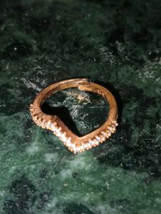 Sparkling V-Shape Ring