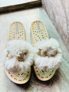 Fluffy Pom-Pom Slides