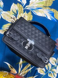 Chic Black Textured Crossbody Bag