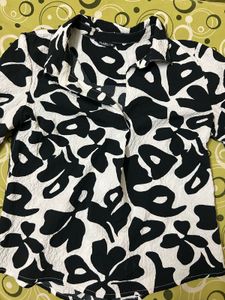 Stylish Black &amp; White Floral Print Top