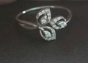 Sparkling Leaf morpankh Design Ring SS925