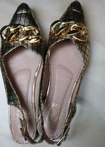 Chic Chain Detail Pointed Flats