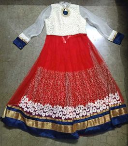 girl's lahenga / long dress ✨ (chain defect)