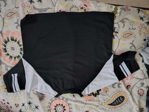 Black '80' Graphic T-Shirt