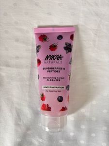 Nykaa Moisturizing Cleanser