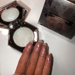Fenty Beauty Diamond Bomb Highlighter