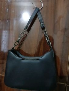 Chic Black Hobo Bag with Chain Strap