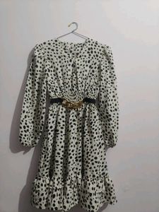Women’s Black &amp; White Animal Print Belted Puff Sle
