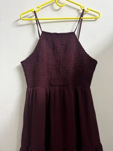 Chic burgundy backless flowy dress