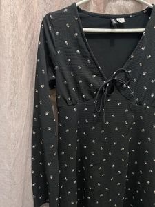 H&amp;M Cutesy Floral Tie-Detail Dress