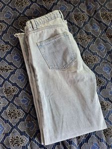 Light Wash Straight Leg Jeans size - 28