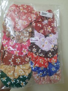 Daisy Scrunchies - Set of 8