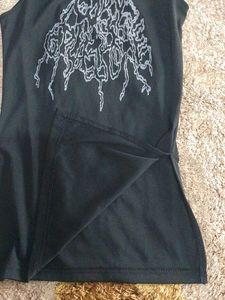 Sleeveless Graphic Print Mock Neck Top