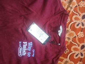 Maroon Graphic T-Shirt baggy