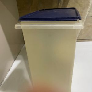10 Kg Tupperware Container