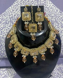 Emerald Jewellery Set