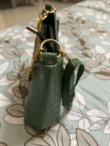 Chic Green Croc Embossed Chain Bag