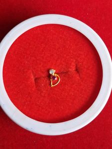 Elegant Gold Nose Pin