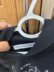 Stylish Black Hoodie with "Stay Grateful"