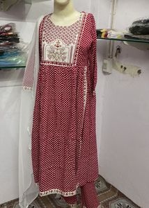 Nyra Suit