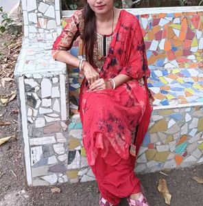 Red &amp; Gold Embellished Salwar Kameez
