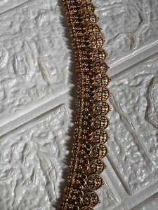 Elegant Gold-Tone Hipchain