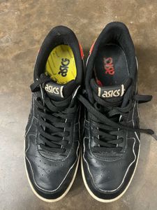 ASICS Classic Black Sneakers