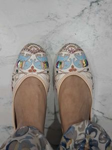 Embroidered Elephant Juttis