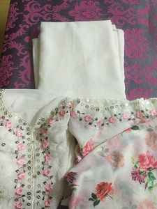BRAND NEW BEAUTIFUL GEORGETTE SUIT